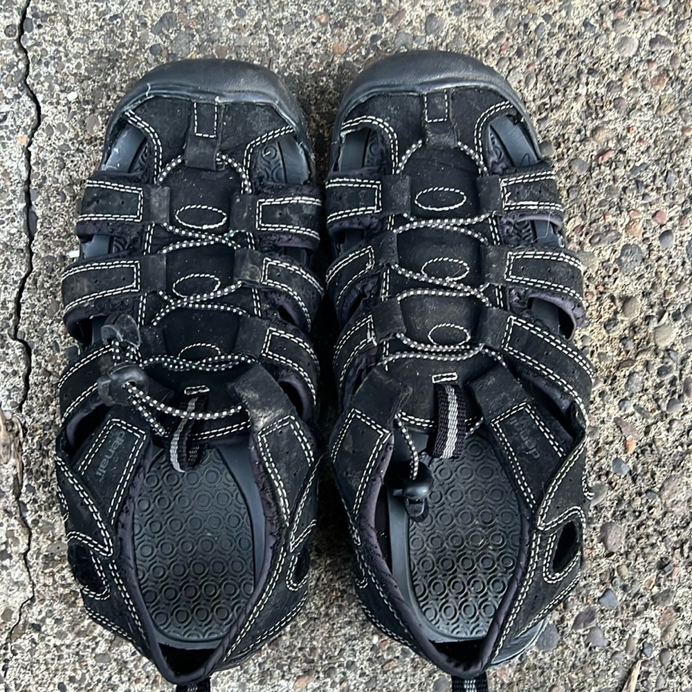 Men’s size 7 Denali River shoes . Maybe worn a couple of times